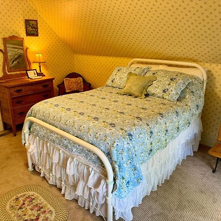 Pansy'S Parlor Bed & Breakfast Голден Экстерьер фото