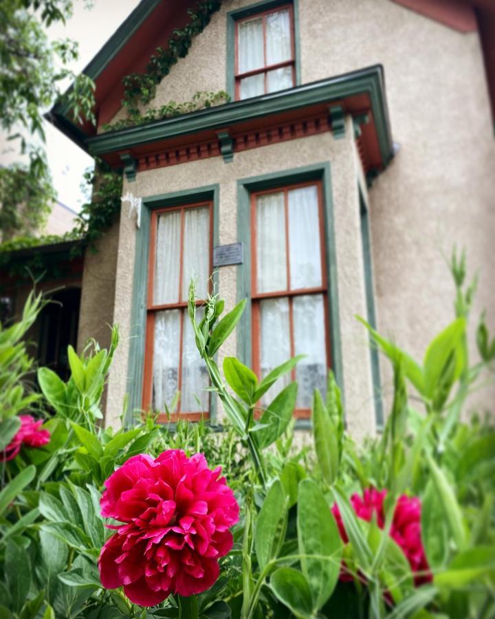 Pansy'S Parlor Bed & Breakfast Голден Экстерьер фото