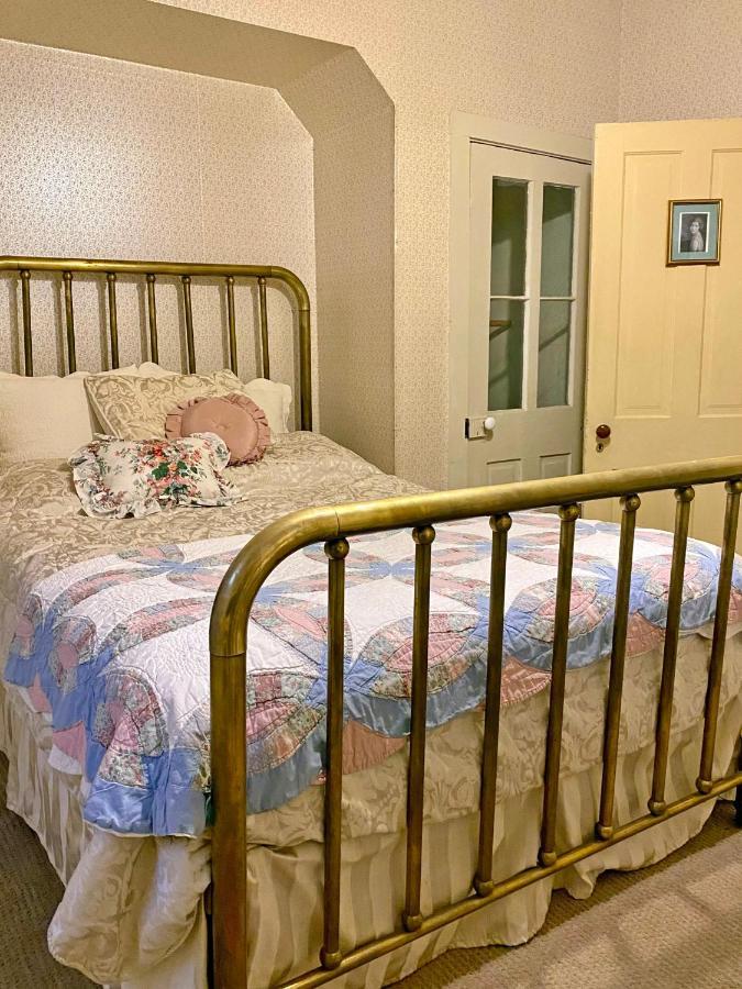 Pansy'S Parlor Bed & Breakfast Голден Экстерьер фото