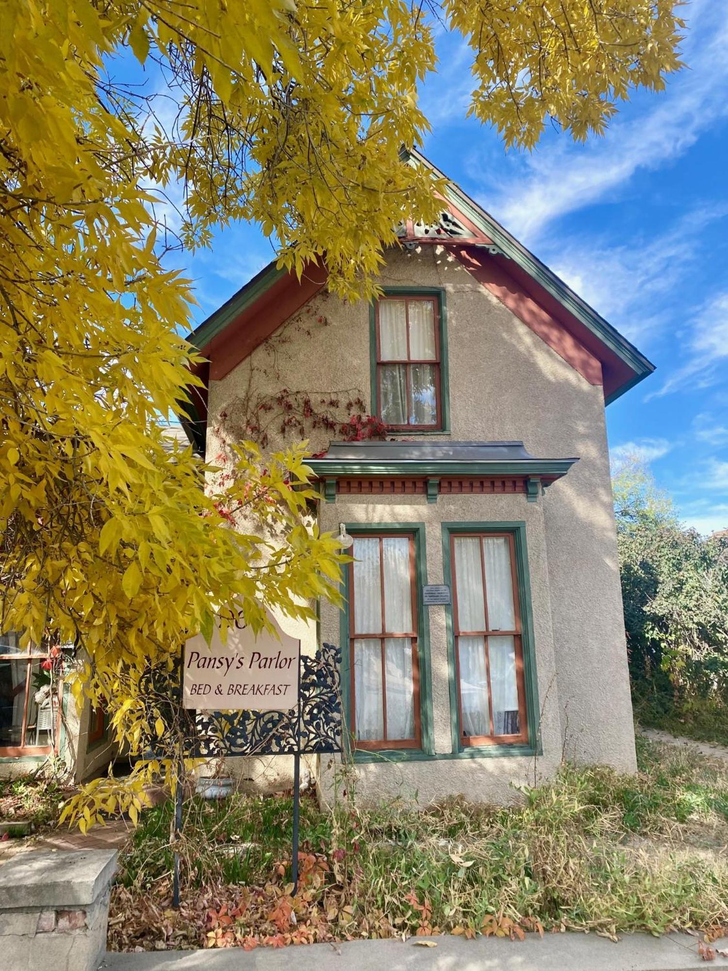 Pansy'S Parlor Bed & Breakfast Голден Экстерьер фото